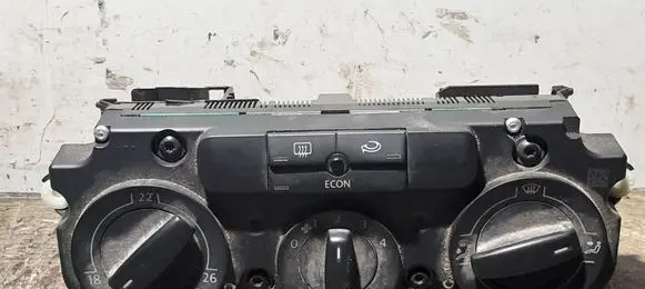 Volkswagen PASSAT B6 Climate control unit