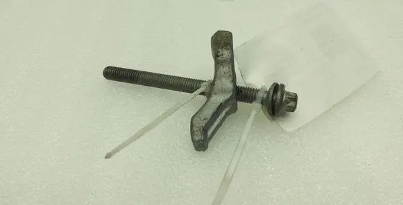 BMW X5 F15 Fuel Injector clamp holder 7797881