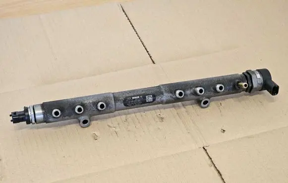 Volvo XC70 Fuel main line pipe 30777554 0445215023
