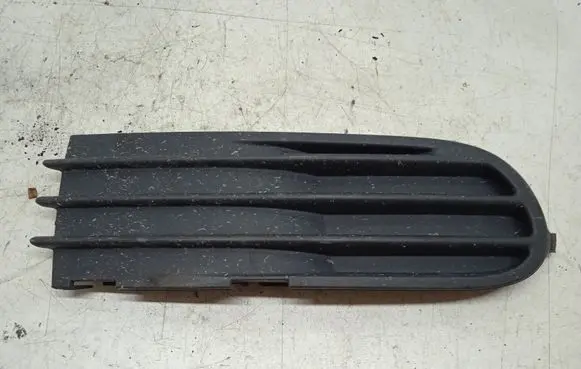 Volvo V50 Front bumper lower grill 30657010