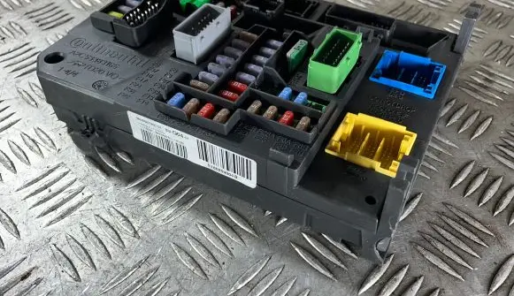 Citroen C4 Grand Picasso Fuse module 9806687980 980668798001