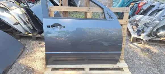 Mitsubishi Outlander Front door