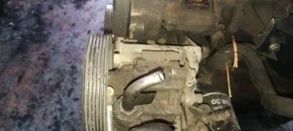 Citroen C5 Power steering pump 9637000880