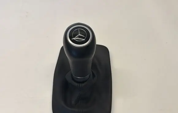 Mercedes-Benz C W204 Gear lever shifter trim leather/knob A2042677710 HD22613
