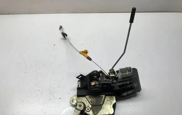 BMW 5 E39 Rear door lock 8166245