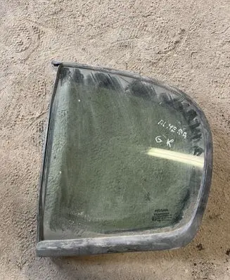 Rear vent window glass