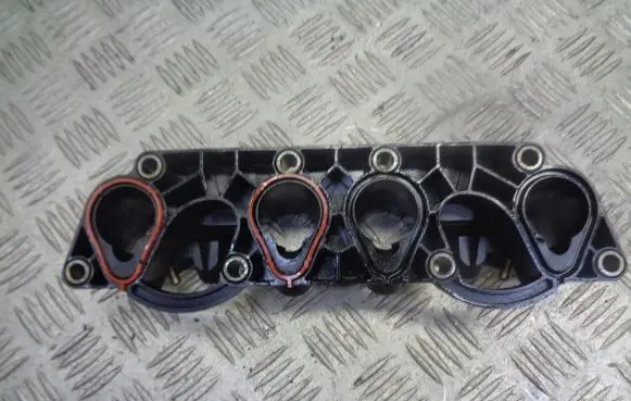 Volkswagen PASSAT B5.5 Intake manifold 06B133200D
