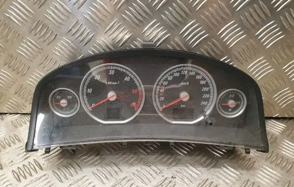 Opel Signum Speedometer (instrument cluster) 13144741UZ