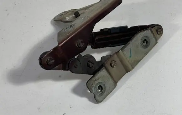 Seat Altea XL Engine bonnet/hood hinges 5P0823302B