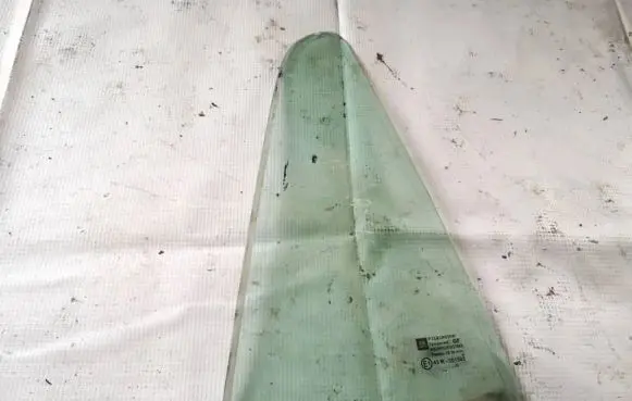 Rear vent window glass