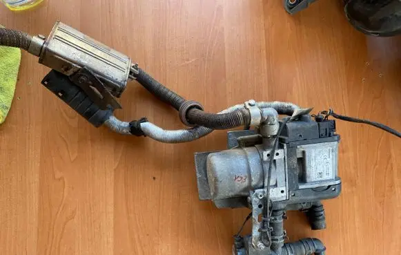 BMW 5 E60 E61 Auxiliary pre-heater (Webasto) 122R000258 10R045627 9021037E