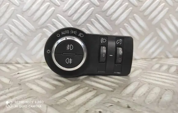 Opel Astra J Light switch 13294815 551697