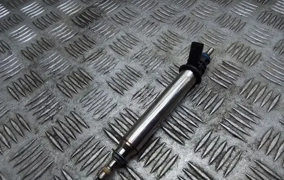 Mercedes-Benz C W204 Fuel injector A2780700687 0261500065