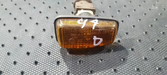 Front fender indicator light