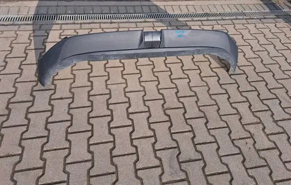 Front bumper lip