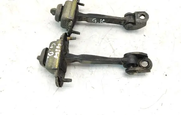 Ford Mondeo Mk III Rear door check strap stopper
