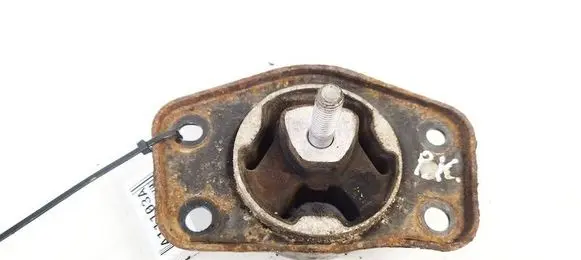 Mitsubishi Colt Engine mounting bracket 
