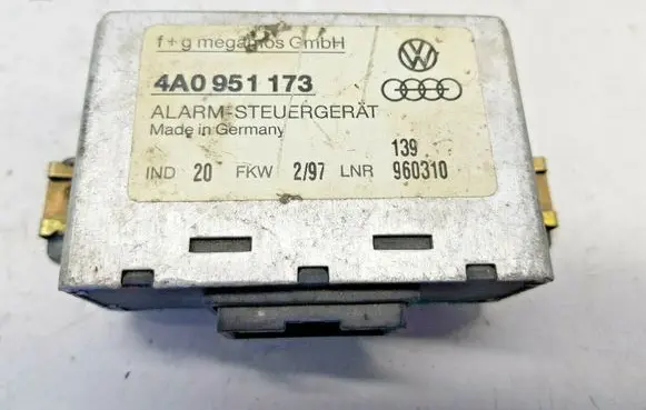 Audi A6 S6 C4 4A Alarm control unit/module 4A0951173