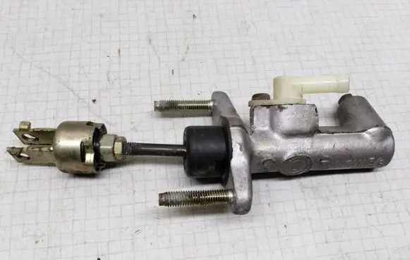 Toyota Avensis T220 Clutch master cylinder