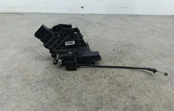 Ford Focus Front door lock 3M5AR21813ET