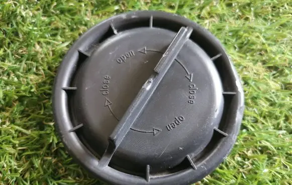 Mercedes-Benz C W203 Headlight/headlamp dust cover 14735400