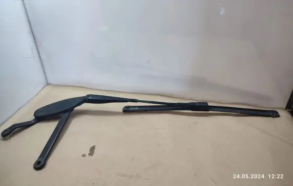 Mercedes-Benz C W205 Front wiper blade arm