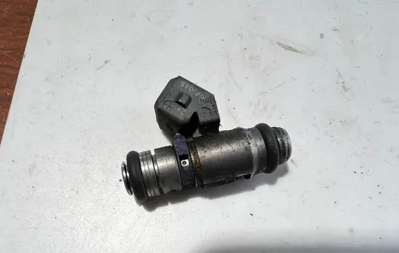 Fuel injector