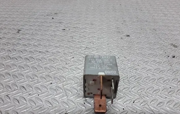 Audi A4 S4 B5 8D Fuel pump relay 191906383C
