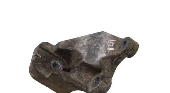 Engine mounting bracket