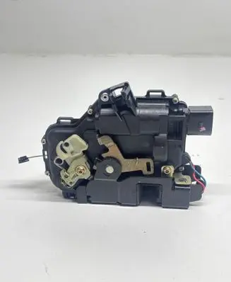 Volkswagen Golf IV Front door lock PA66GF30