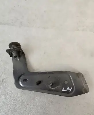Volvo XC90 Fender mounting bracket