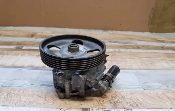 Peugeot 607 Power steering pump 9640886480