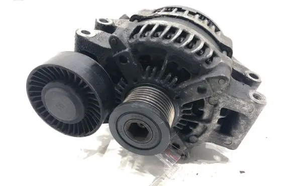 BMW 3 E92 E93 Generator/alternator 7550468