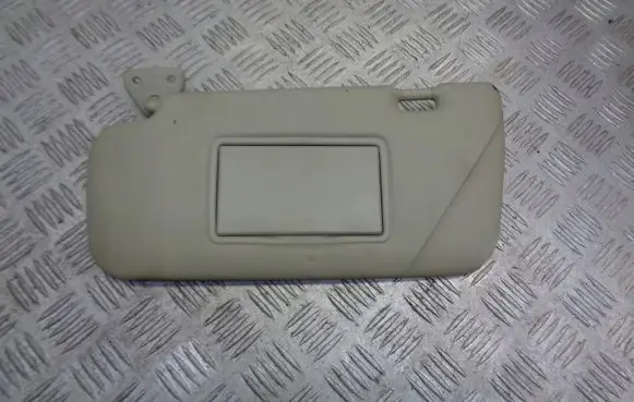 Nissan Primera Sun visor
