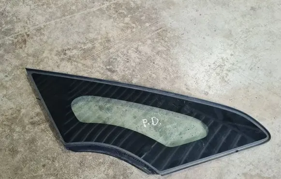 Nissan Leaf I (ZE0) Front door vent window glass four-door 768900M8J