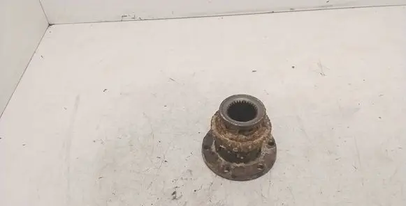 BMW 5 E34 Rear wheel hub