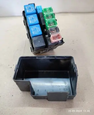 KIA Carens II Fuse module