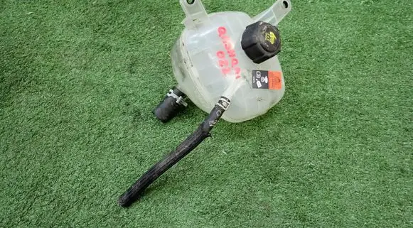 Nissan Qashqai J12 Coolant expansion tank/reservoir 