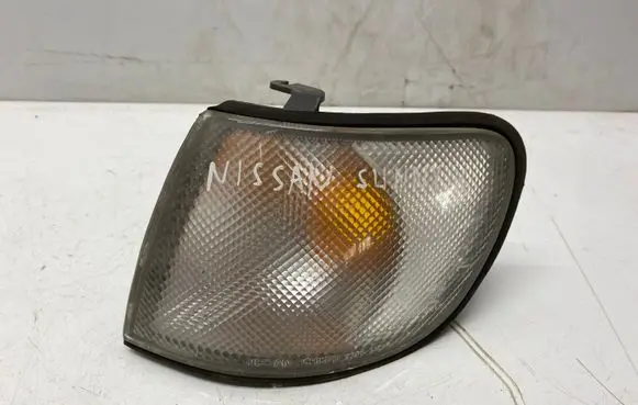 Nissan Sunny Front indicator light