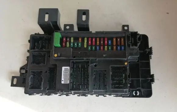 Ford Mustang VI Fuse module FR3T15604BH FR3T15604