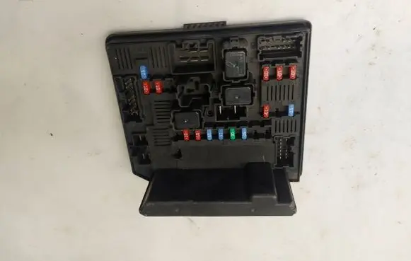 Nissan Qashqai Fuse module 284B7BB00B