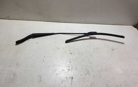Volvo XC70 Front wiper blade arm 31276003