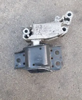 Nissan Qashqai+2 Engine mount bracket 11210JD000