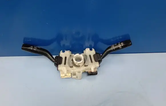 Wiper turn signal indicator stalk/switch