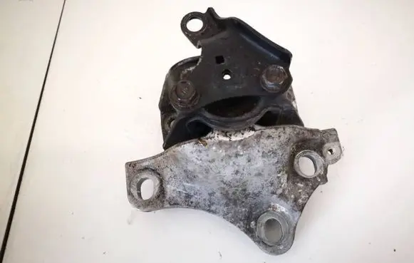 Honda Civic Engine mount bracket