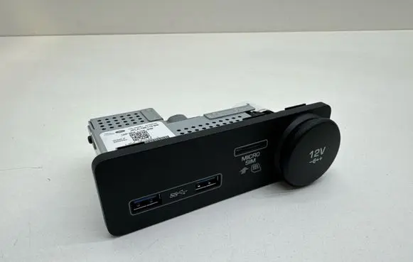 Jaguar XE USB socket connector JPLA19E110BB