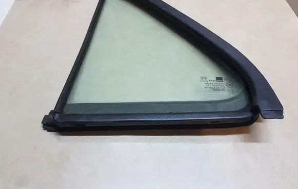 KIA Sorento Rear vent window glass 43R00240 D0T184