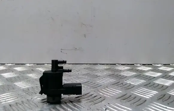 Volkswagen PASSAT B6 Vacuum valve 1J0906283C