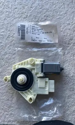Volkswagen Golf VII Rear door window regulator motor 5Q4959811F 1396277 49493025