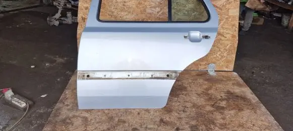 Volkswagen Golf III Rear door LB7Z